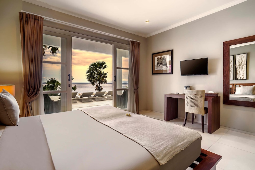 Villa Eden Roc by Alfred in Bali - Luxury Beachfront 3BR Villa With Infinity Pool Amed