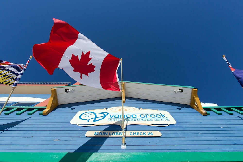Hotel Vance Creek Hotel & Conference Centre - Image 1