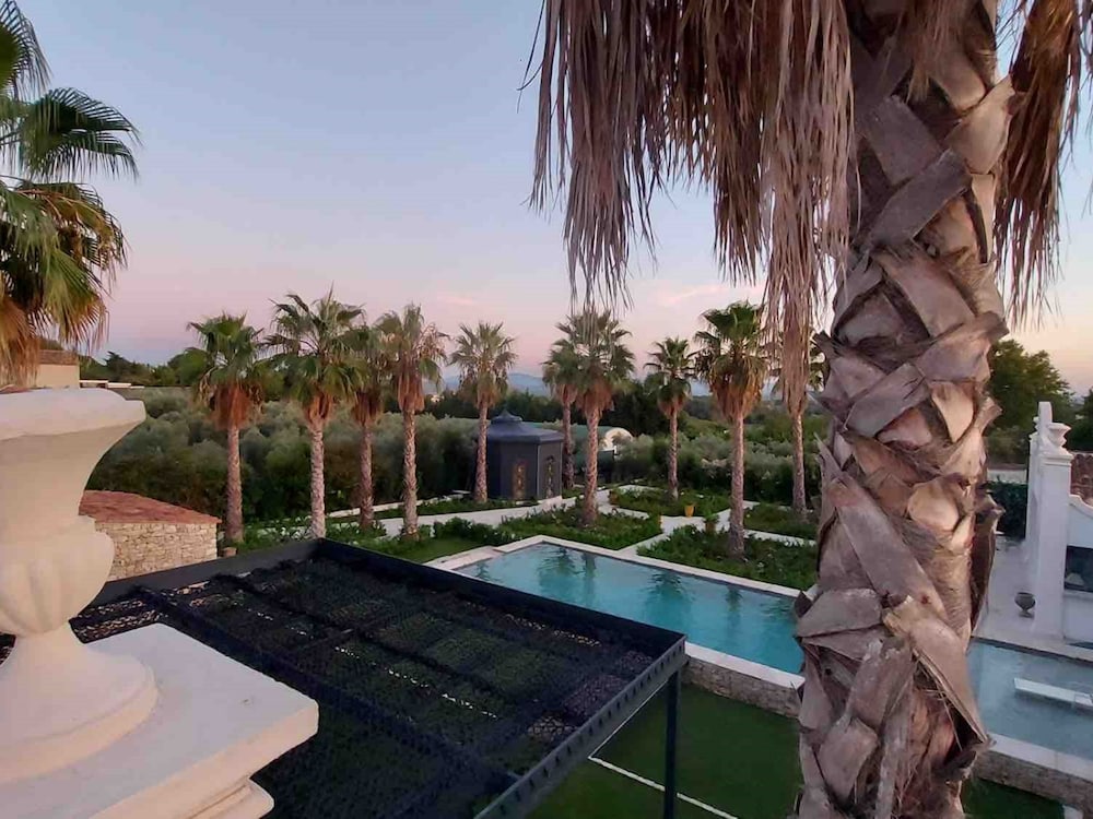 Chambre Luxe Piscine Jardin vue Palmeraie Cuisine