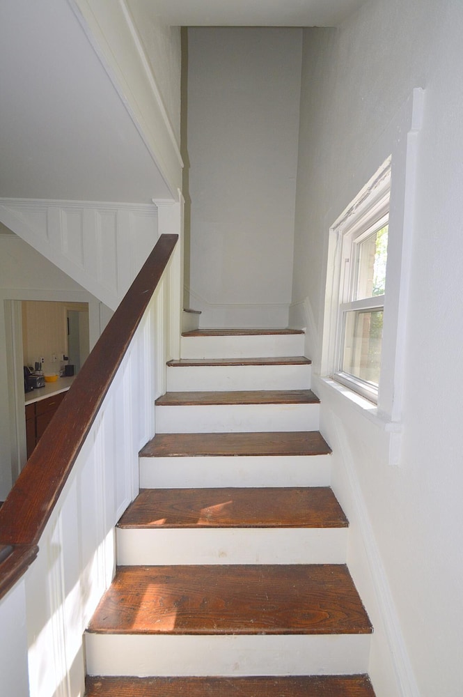 Broadway Cottage - Convenient Location!