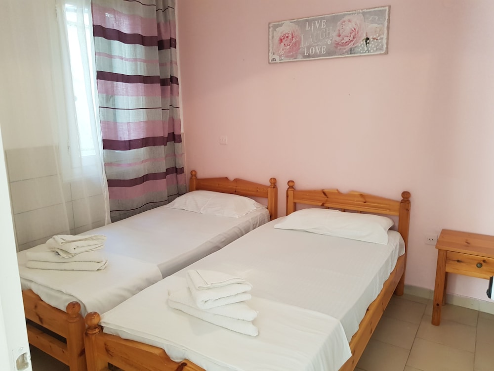 Menigos Type A2R no90 Seaview 2 Bedroom view 4