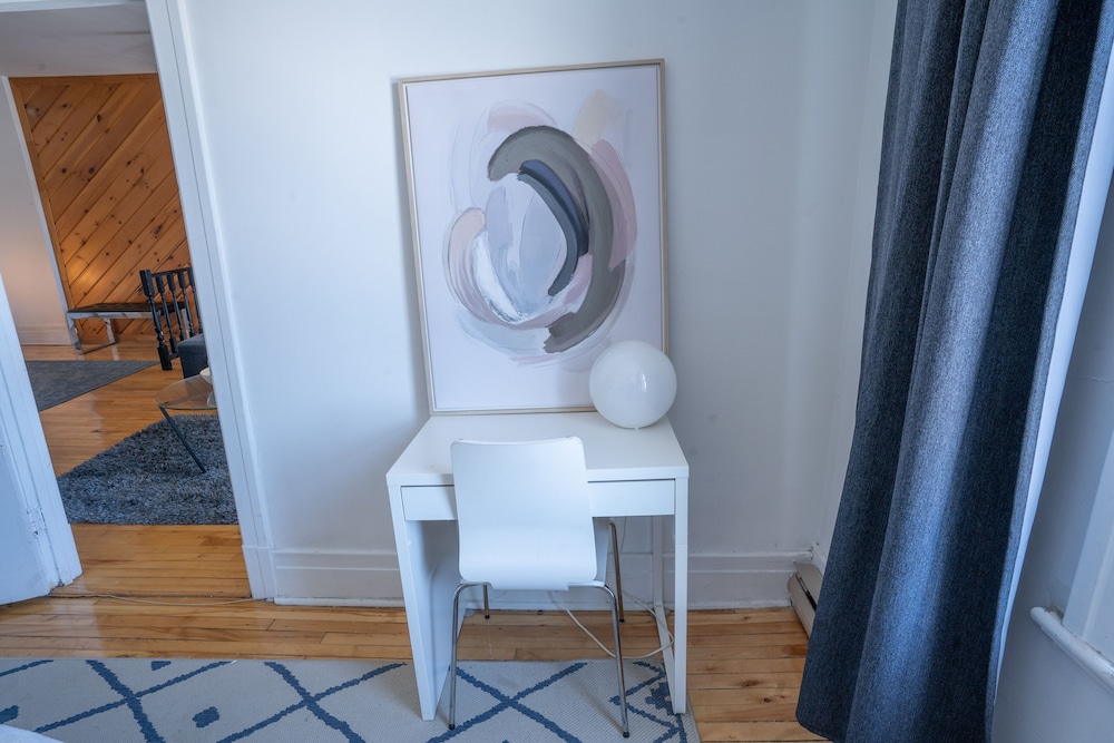 Stunning 2 Bedroom Apt! 3mins Walk From CDN Metro - Image 5