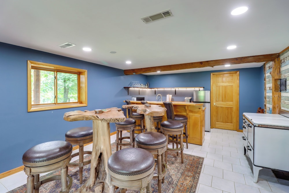 3,000 Sq Ft + Game Room: Ozarks Serenity Cabin!