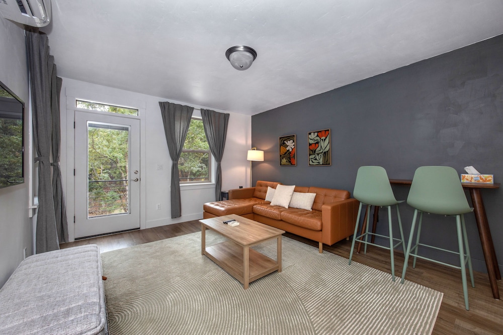 Evergreen Retreat Ab 30 Night Minimum 4 Bedroom Home