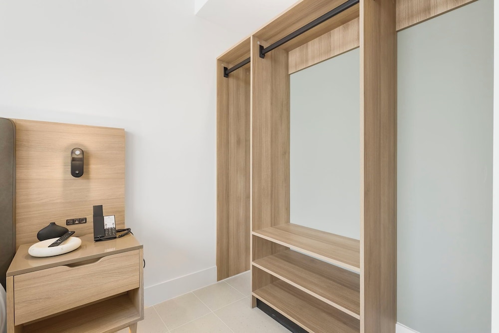 Experience Luxury & Bayfront Views