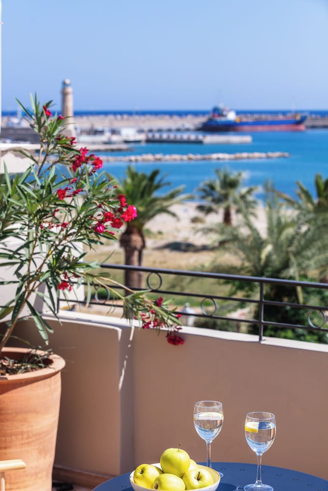 seafront cozy suite for 2 in Rethymno
