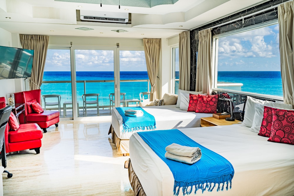 Paradise Beachfront & Nightlife Heart
