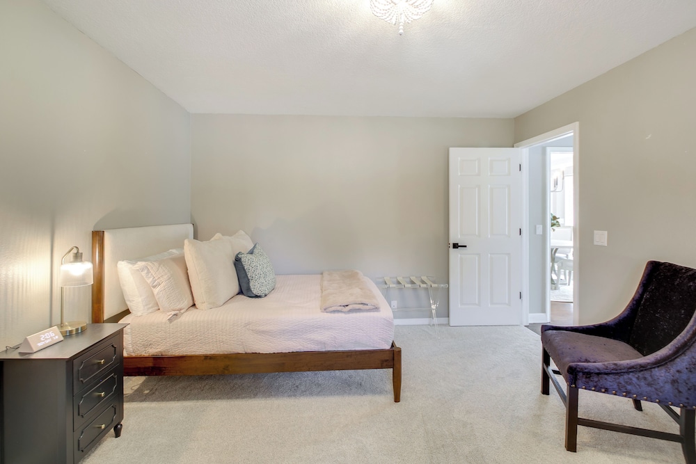 Golf Course View: Elegant Hot Springs Village Home