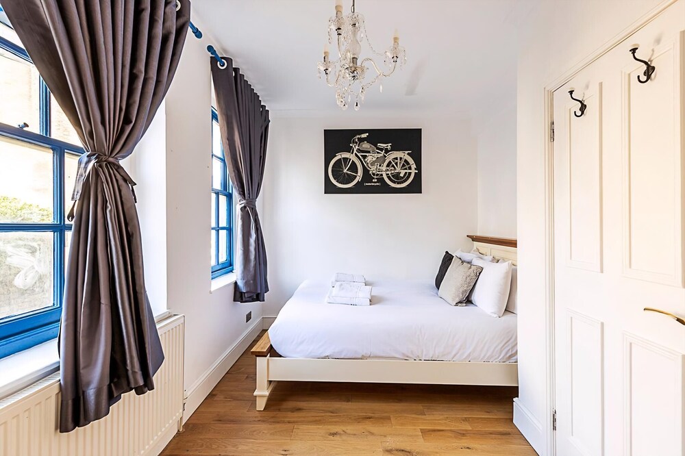 Spacious 4-bed House Near Liverpool St