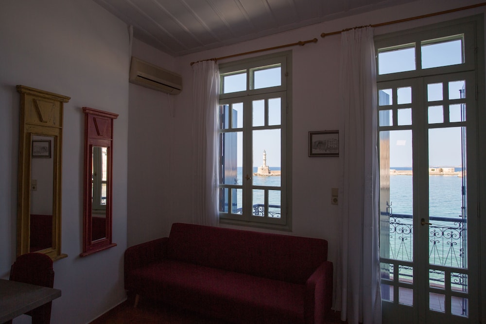 Nostos Hotel 28