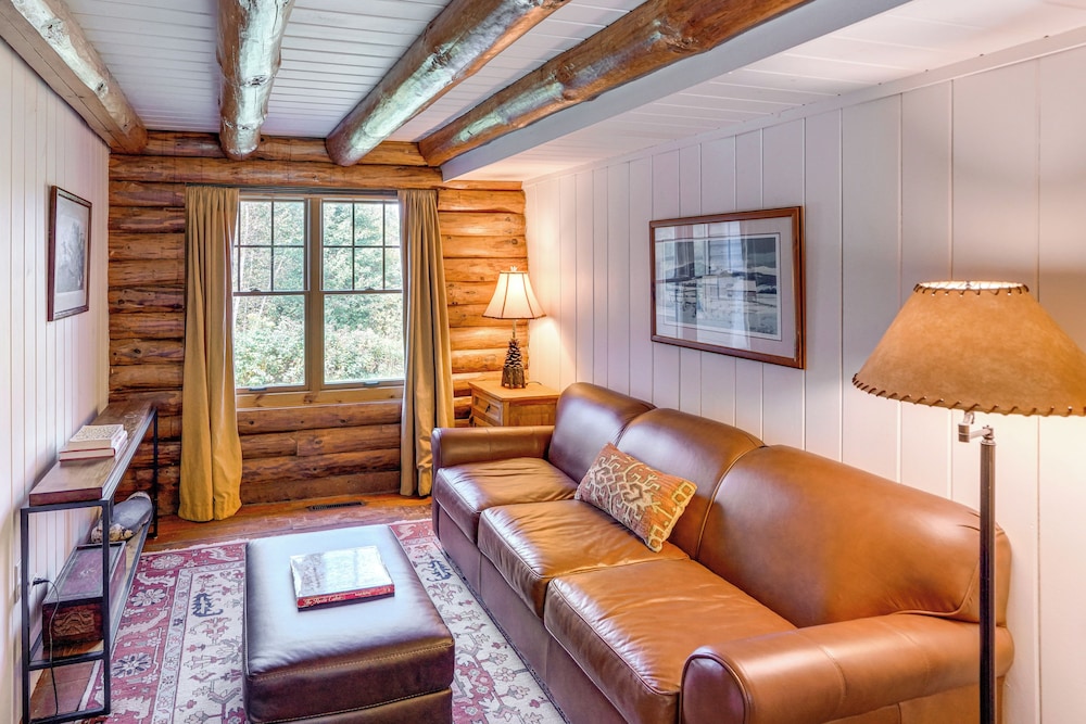 Cozy Log Cabin Near Mt Snow: Views, Modern Comfort