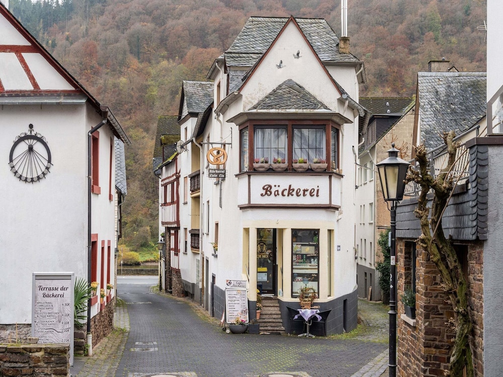 Home for 5 Persons in 1350 Year Old Mosel Town