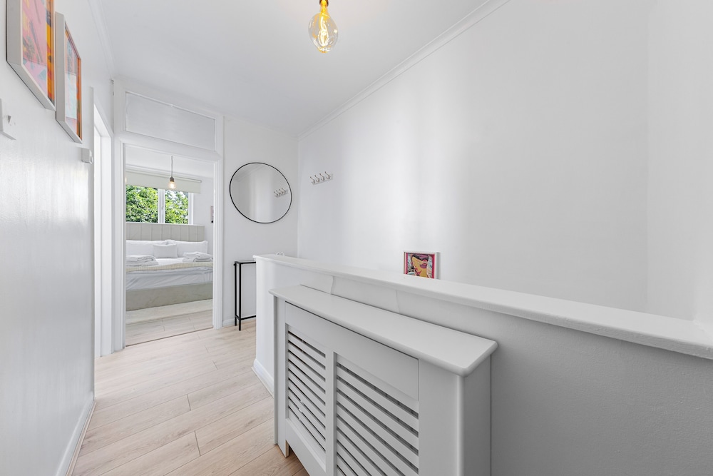 Charming London Apartment Near City Center