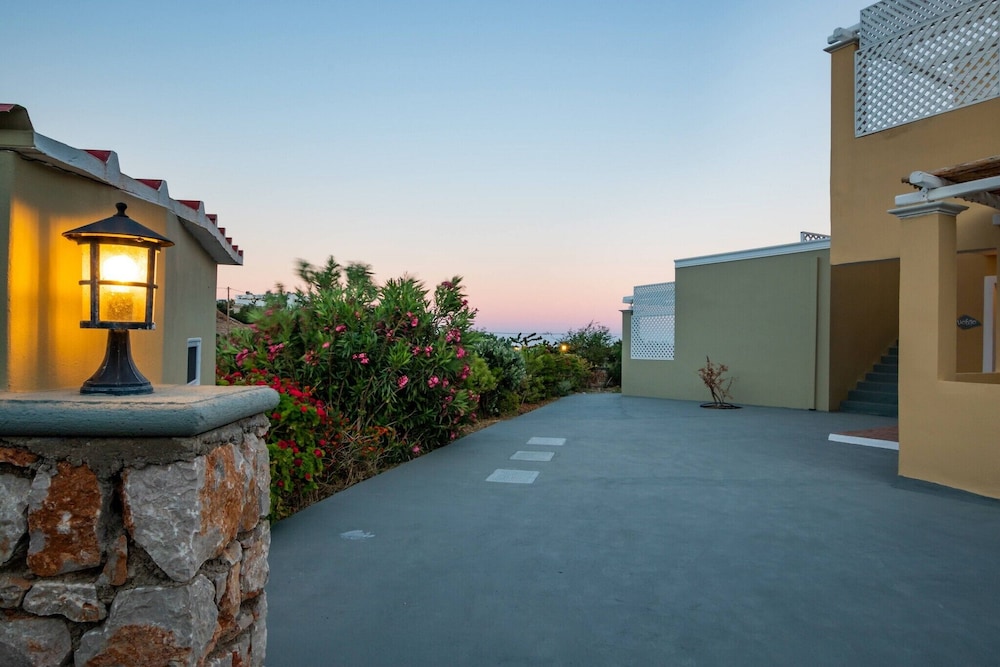 Elaia Villas