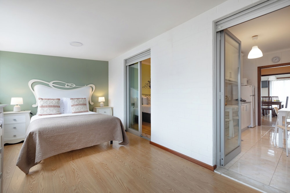 Espinho Retreat with Balcony