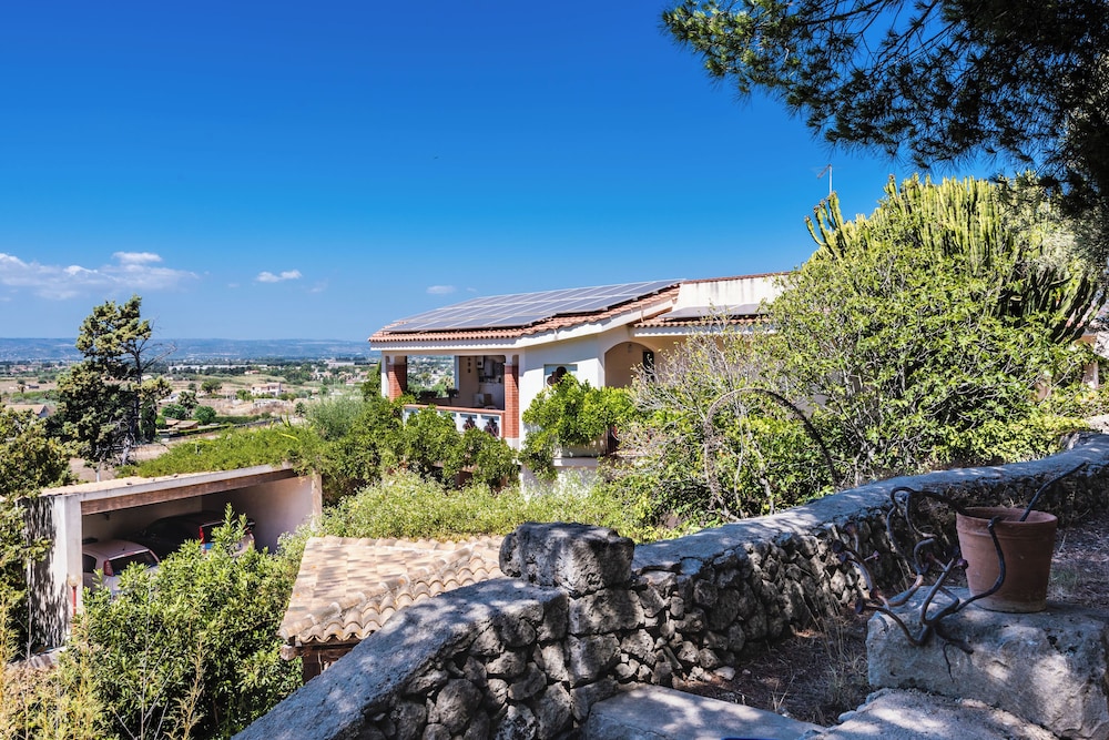 Galatea e Giardino delle Esperidi apartments with pool by Wonderful Italy