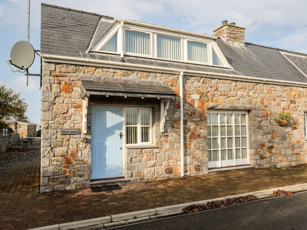 Tyn Towyn - Ty Glas Golau