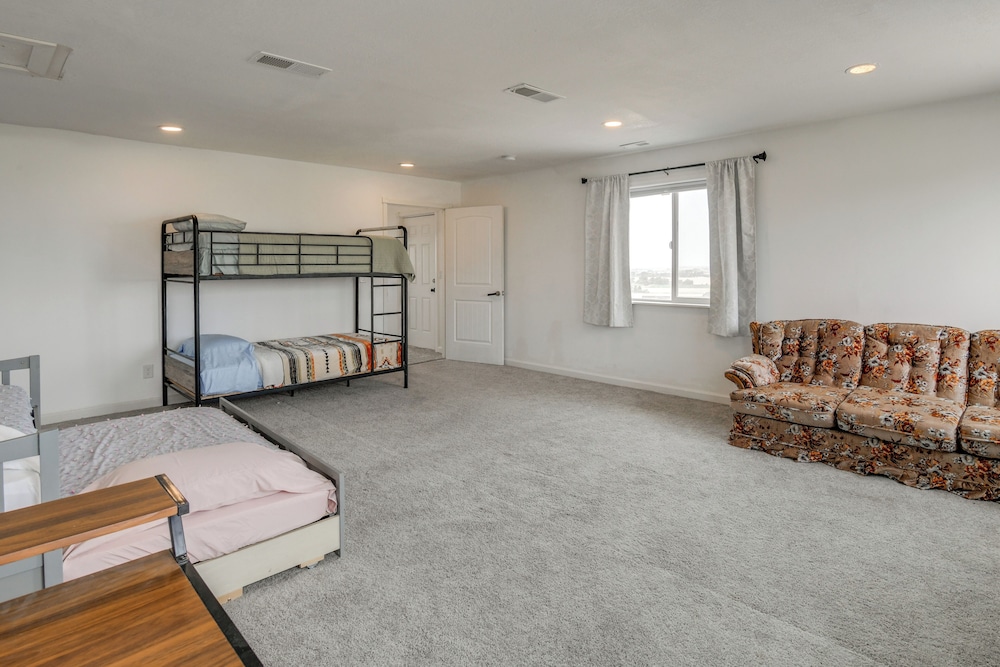 Balcony & Stunning Views: Airy Apt in Idaho Falls