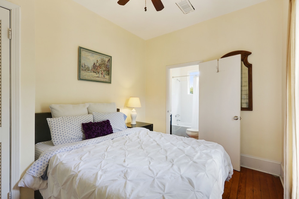 Montgomery Apartments on Magazine Street view 3