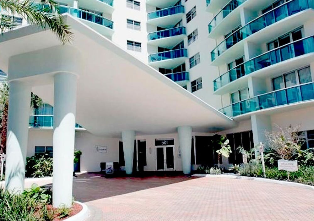 The Tides by Miami Te Espera