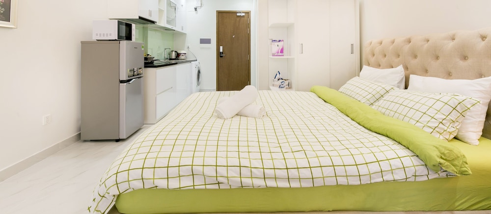 Jennifer House - Millenium Apartment