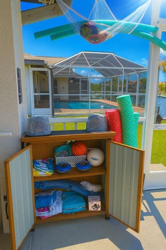 Seahorse Cove - Pool, Gulf Access & Tiki Bar 3 Bedroom Home