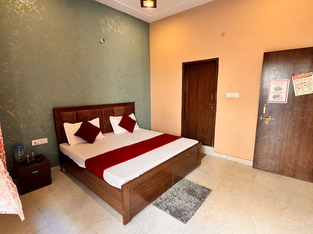 Hotel Raghav Dham