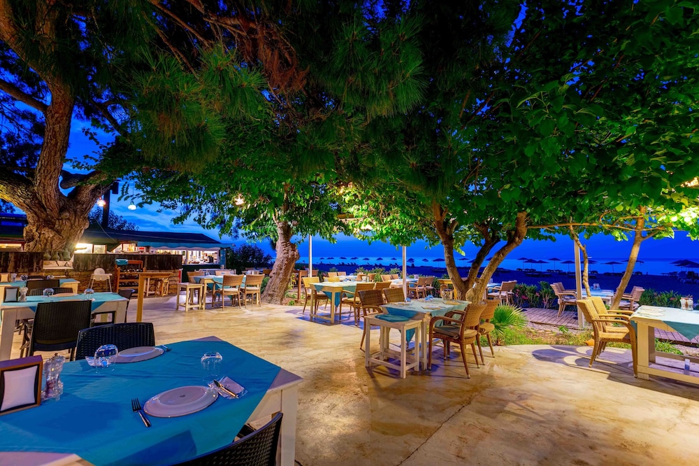 Etenna Beach Bungalows - Image 73
