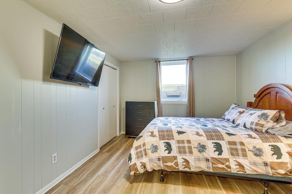 3 Acres of Serenity! Countryside Home in Dickinson