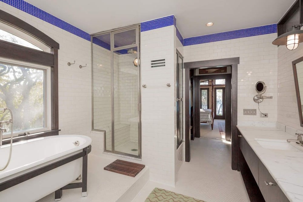 Bluffside Cove by Rove Beachfront w Pool Sauna