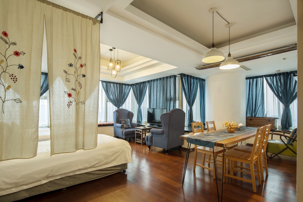 Chengdu Skyline International Apartment