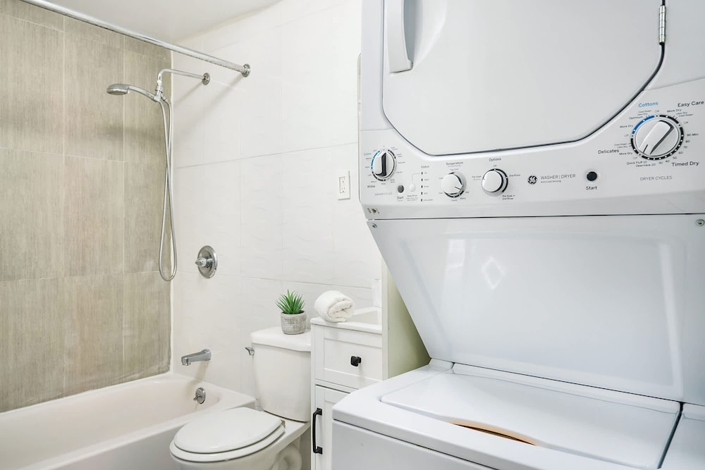 26-1c Gramercy Large 1BR WD