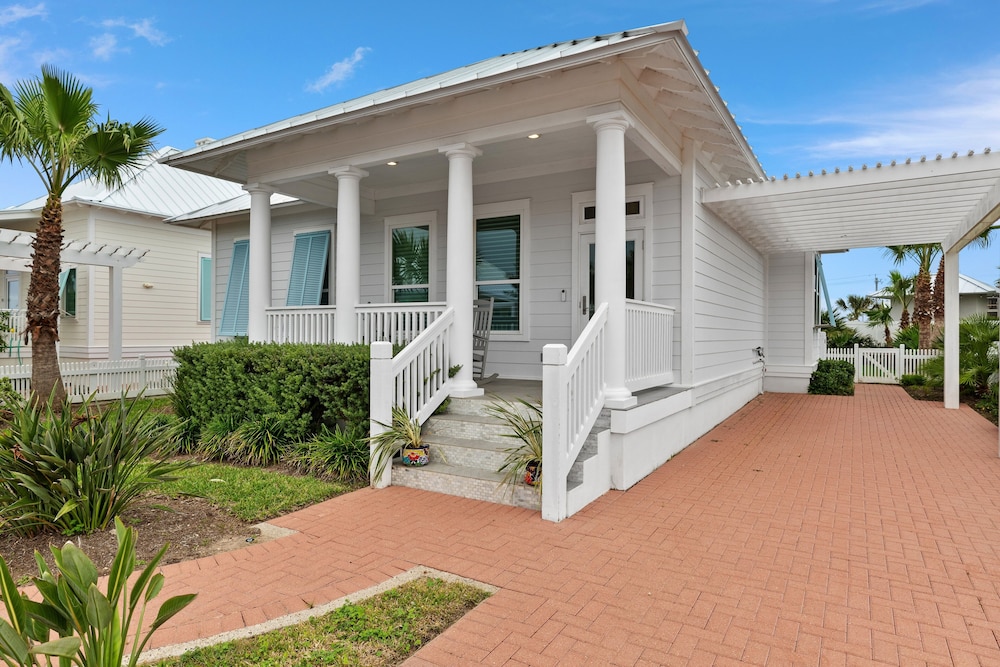 Sea Breeze Cottage - Private Home At The Shores 3 Bedroom Home
