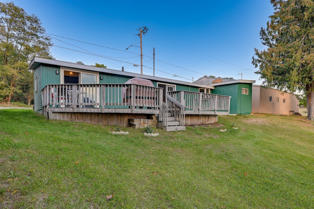 Orlando Vacations - Northern Michigan Vacation Rental on Crooked Lake! - Property Image 3