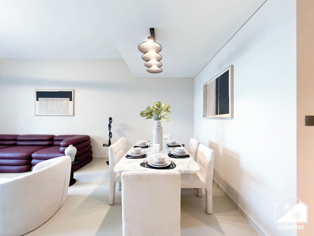 Skyline Elegance Fountain View 3BR in Downtown