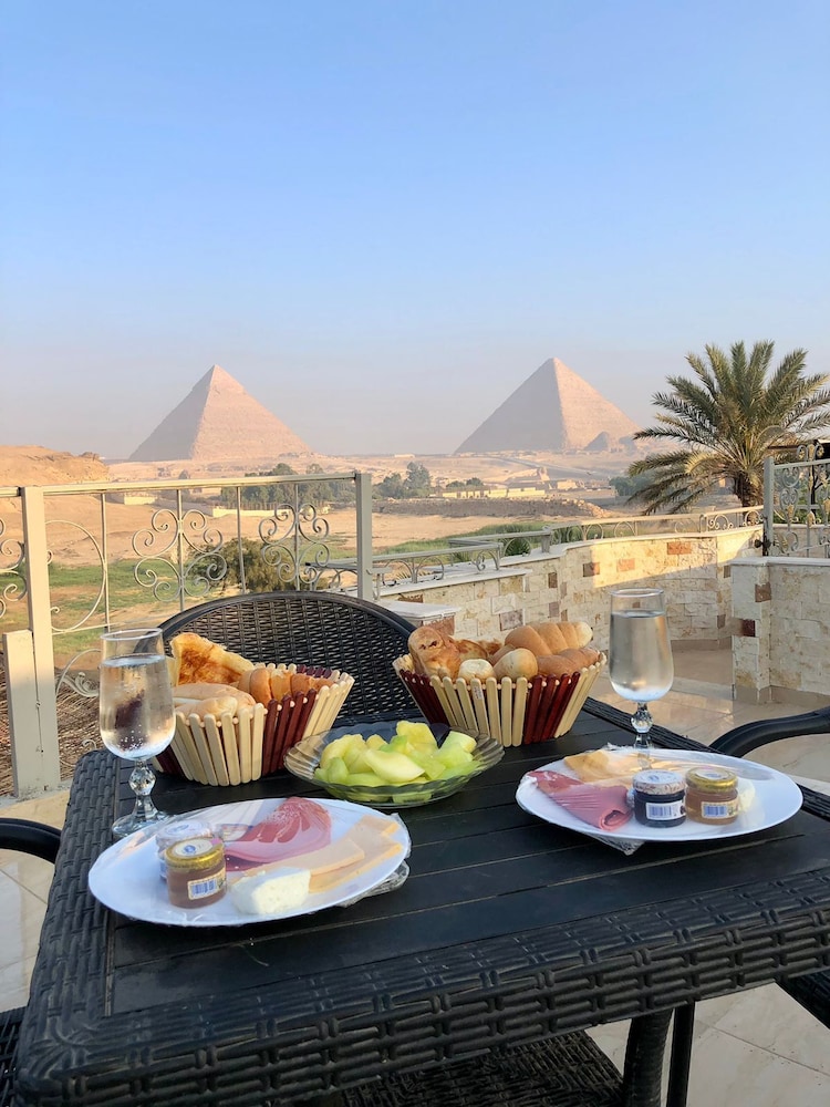 Great sun pyramids inn