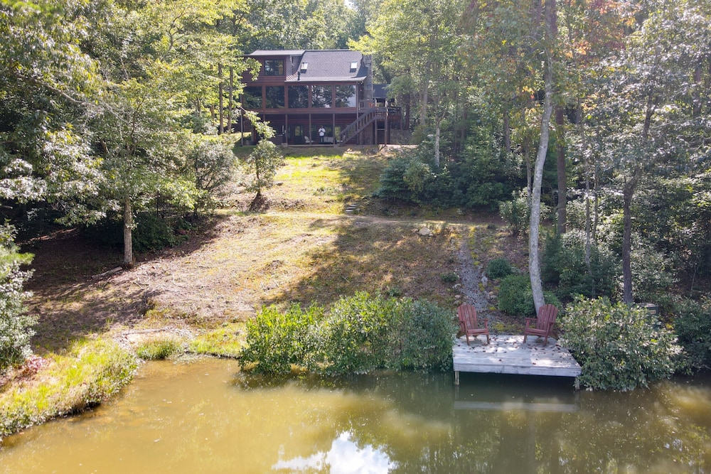Blue Ridge Cabin w/ Hot Tub & Private Lake! view 2