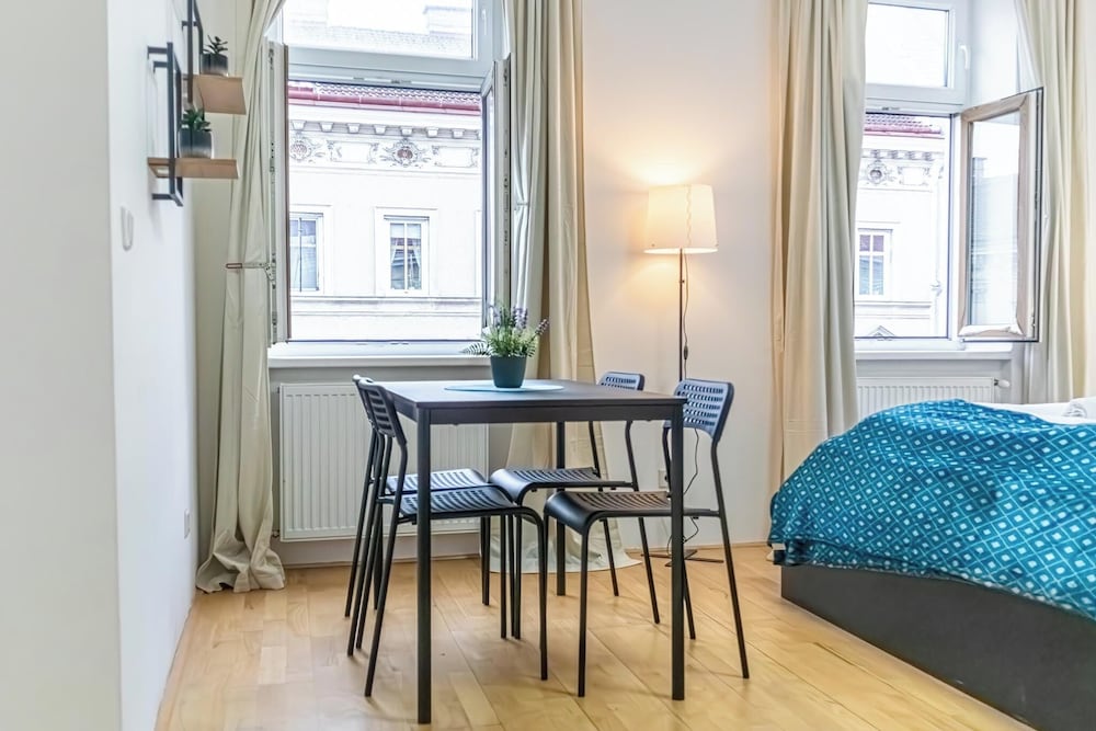 Budget 2BR Apt Near Wiener Stadthalle