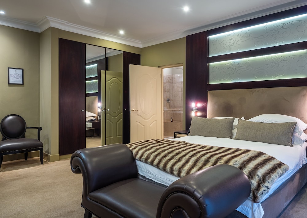 Johannesburg Vacations - 10 2nd Avenue Houghton Estate - Property Image 48