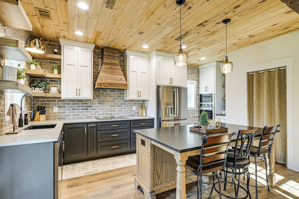 Family-friendly Barndominium Near Greenville!