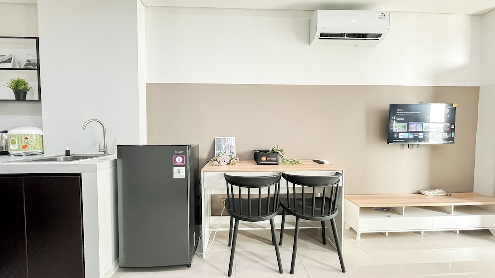 Studio Near Kalideres Station At Daan Mogot City Apartment