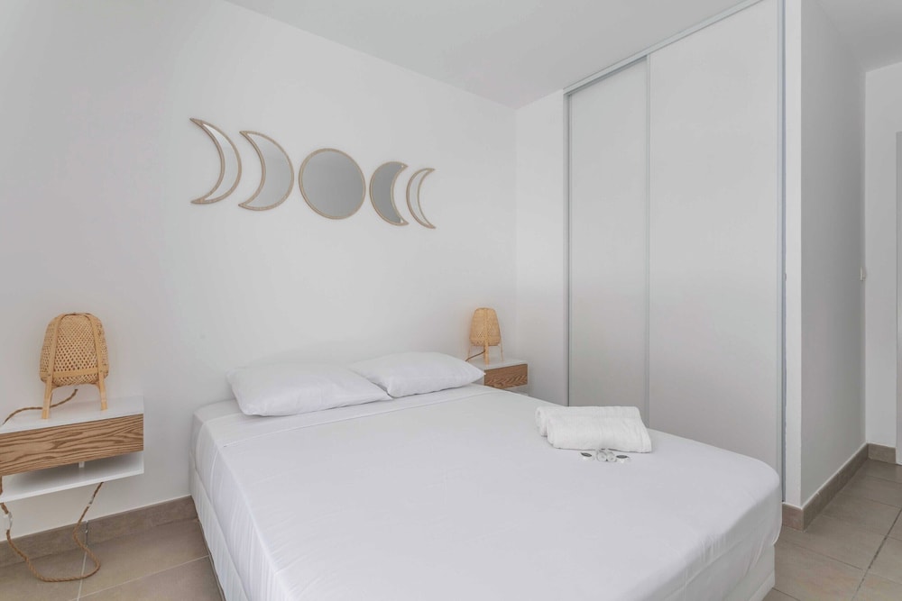 2 Bedroom Apartment With Balcony 10th arr