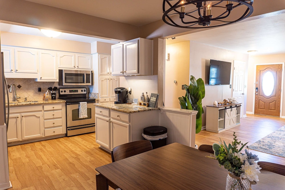 Four Bed Home With Pool Game Room Bar Near Beach