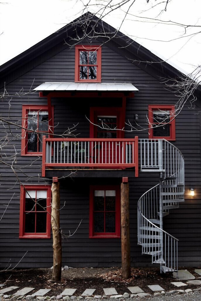 Stickett Inn