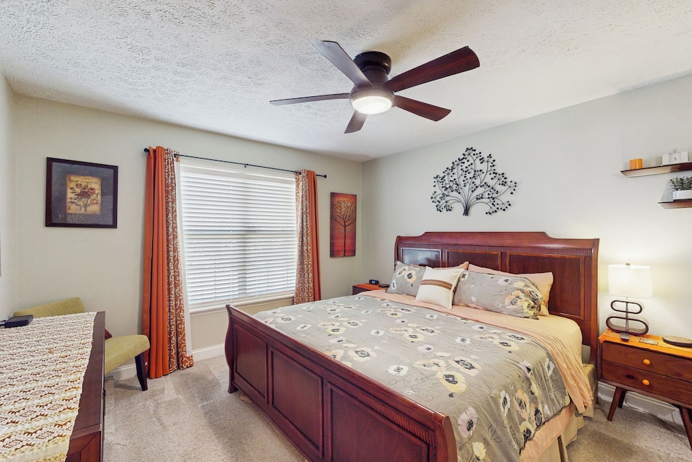 Dog-friendly Family Home w/ Patio & Fire Pit!