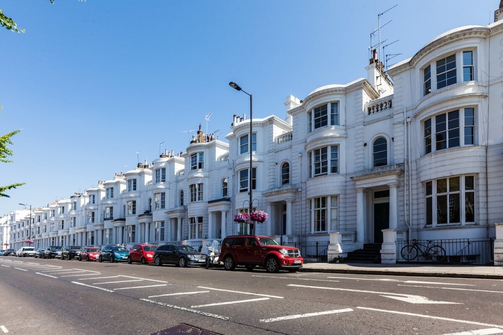 Elegant, Airy 2 Bedroom Flat in Paddington