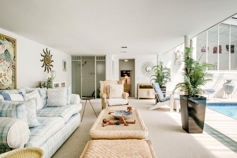 3bed With Indoor Pool and Sea Views The Sanctuary