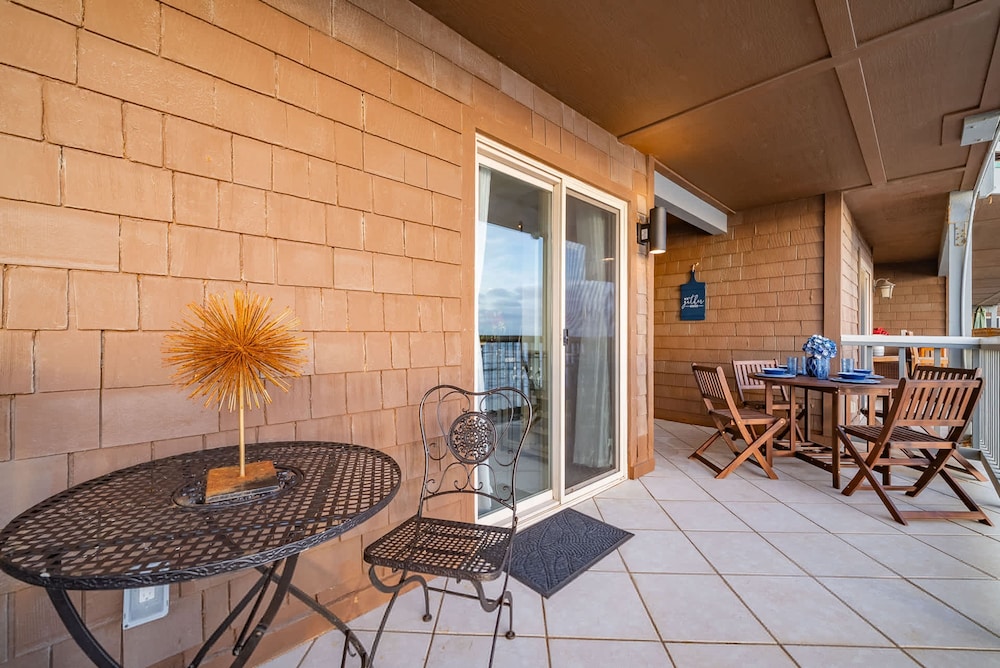 Luxury Oceanfront Condo With Private Beach Access