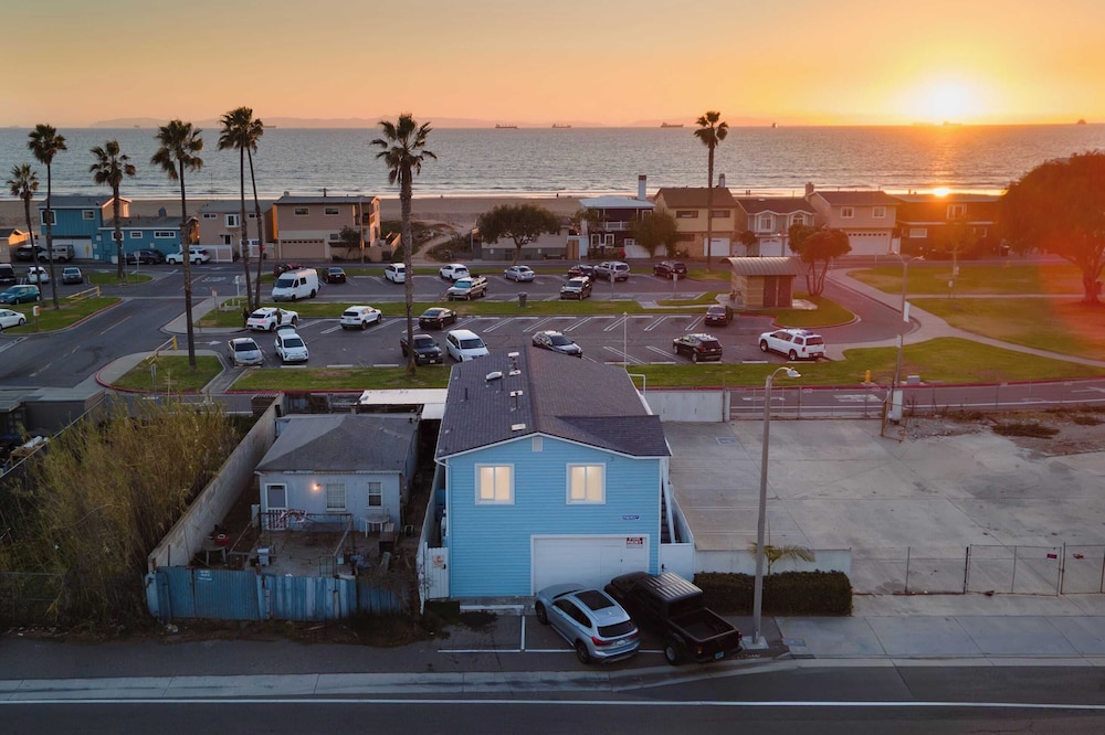 Steps to the Beach, 2 Units w/ Patio, Fire Pit Pacific Coast Highway Buyout