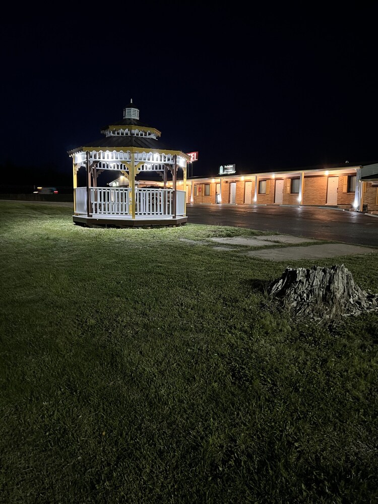 Laci's Country Inn